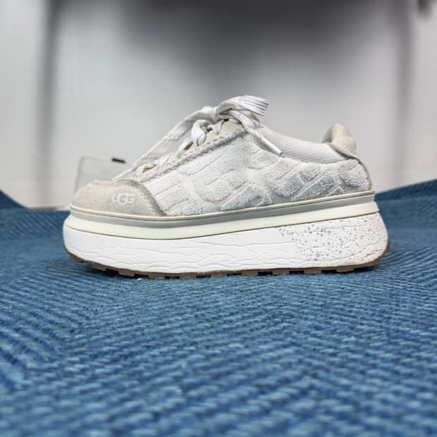 어그(UGG) 마린 레이스 로고 플랫폼 스니커즈 