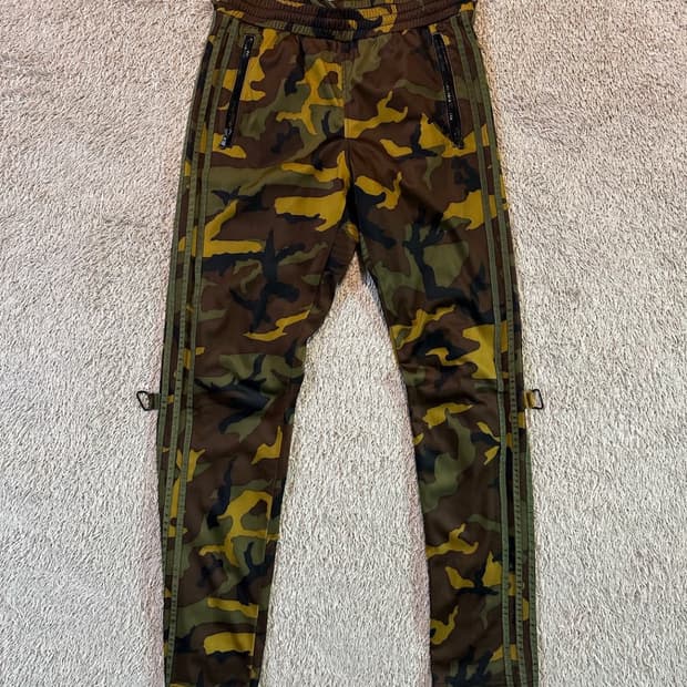 제레미스캇 아디다스 카모트랙팬츠