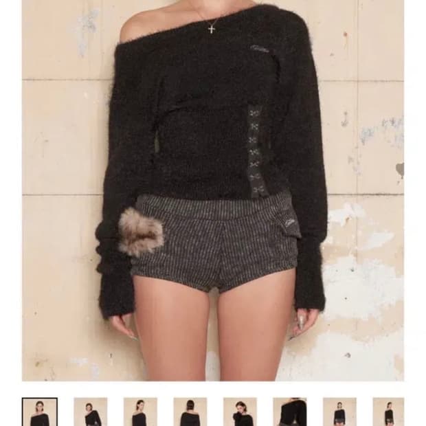 힐다 플러피 코르셋 원숄더 니트 블랙