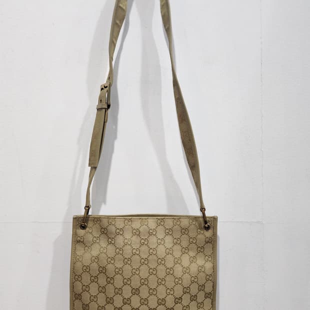 구찌 GG 패턴 크로스백 정품