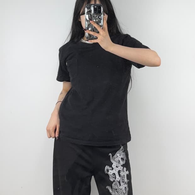 게스 블랙 포켓 반팔 티셔츠 E97