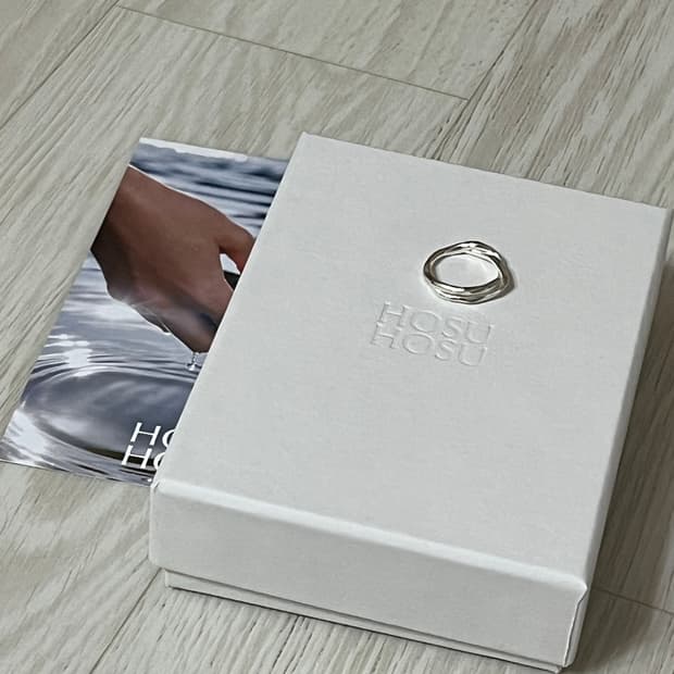 호수호수 Twisted Ring