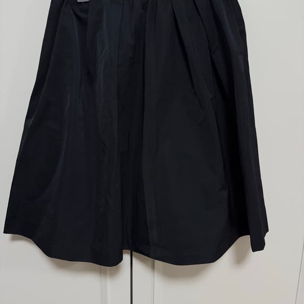 볼륨 미디 스커트 