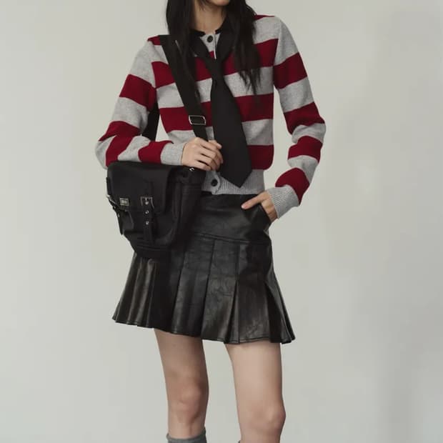 NYLON BUCKLE MESSENGER BAG BLACK