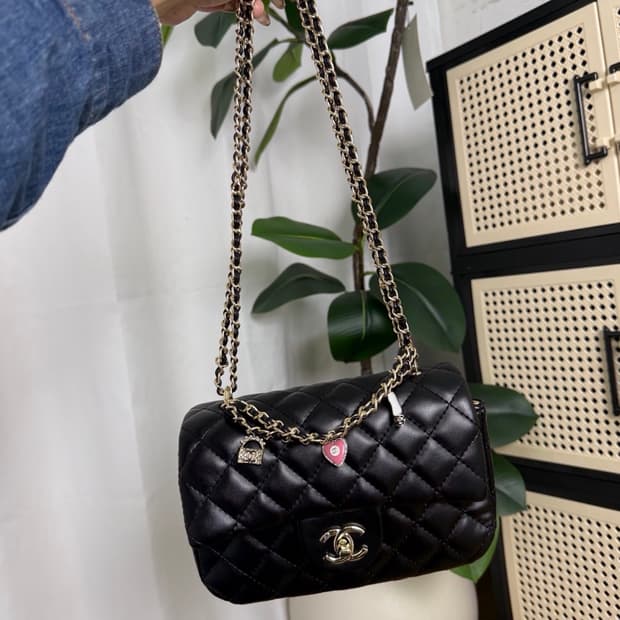 샤넬VIP 리미티드 에디션 기프트 래더 하트쉐입 크로스백