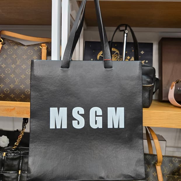 MSGM 블랙 빅 로고 소가죽 토트백