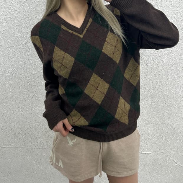 버버리 아가일 체크 브라운 브이 니트 L