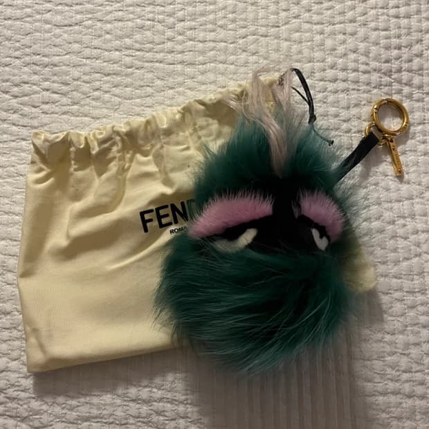 펜디 몬스터 미니아이 폼폼 퍼 참 키링