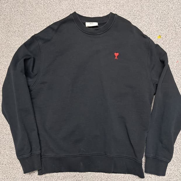 아미 스몰하트 블랙맨투맨