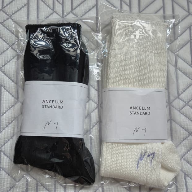 안셀름 ancellm 25fw 루즈 삭스 양말 화이트 블랙