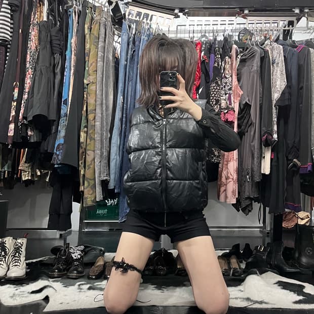 블랙 패딩 베스트