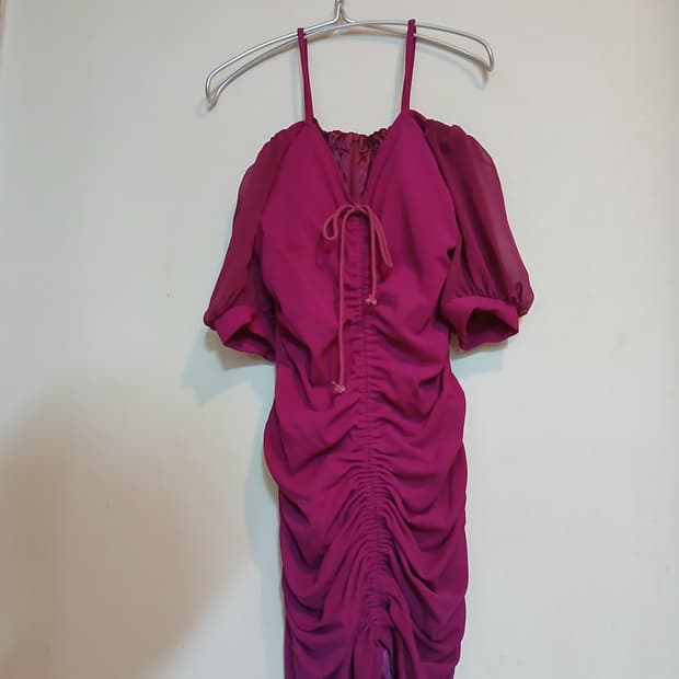 나롱쥐 셔링 반팔 미디 원피스 캡 파티 드레스 섹시 오프숄더 홀터넥 홀복