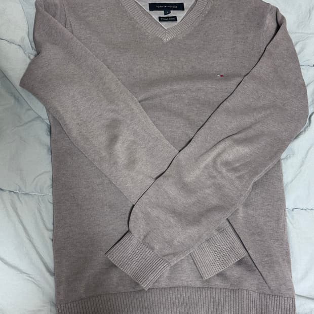 타미힐피거 그레이 브이넥 니트