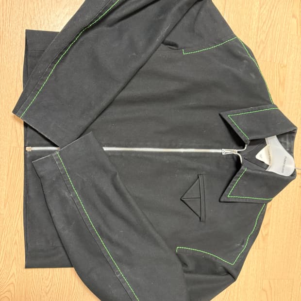 보테가 베네타 블랙 그린 스티치 자켓