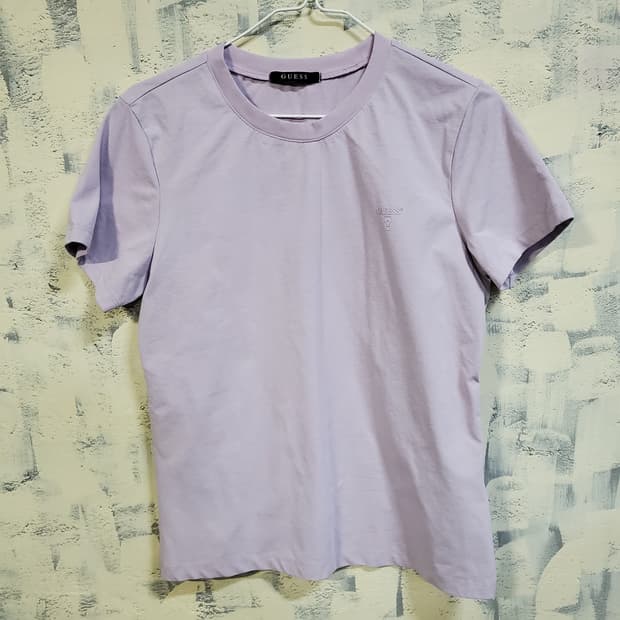 게스 로고 라운드 반팔티 