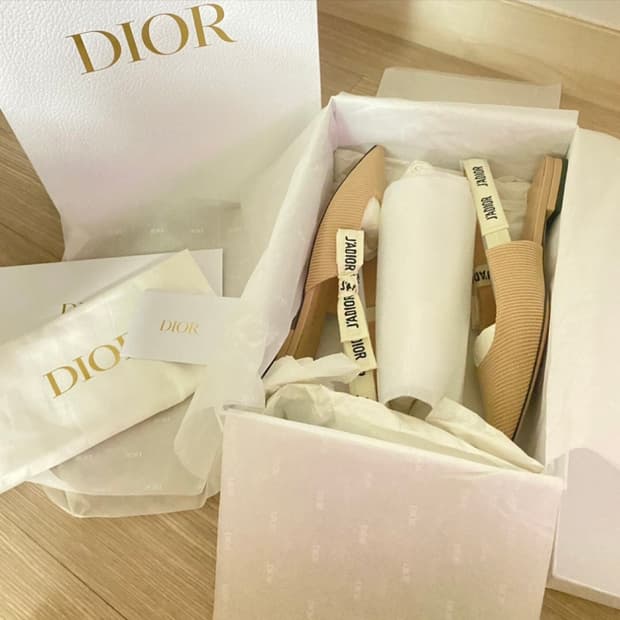 새상품 디올 슬링백 225