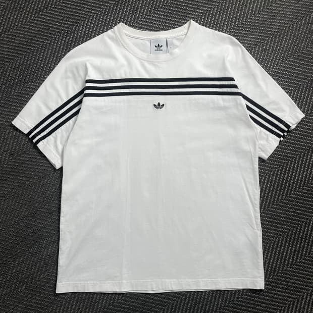 아디다스 오리지날 센터로고 화이트 반팔 티셔츠o 4685
