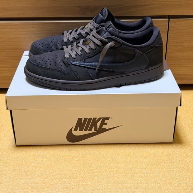 트래비스 스캇 벨벳 브라운 앤 다크모카 285사이즈