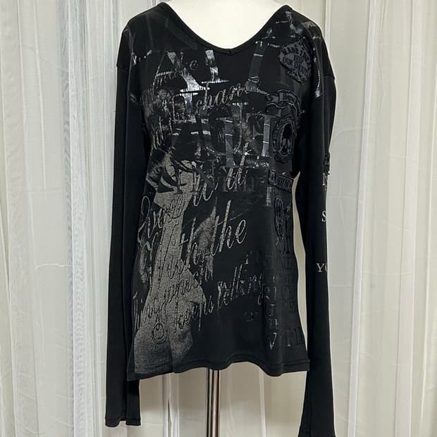 In the attic 펑크 디테일 롱슬리브