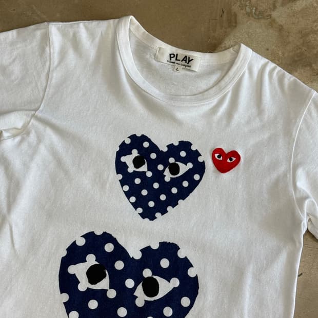 L 꼼데가르송 여성용 폴카 도트 하트 반팔 티셔츠
