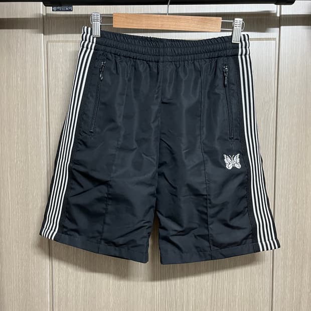 니들스x엠티룸 트랙 쇼츠 반바지