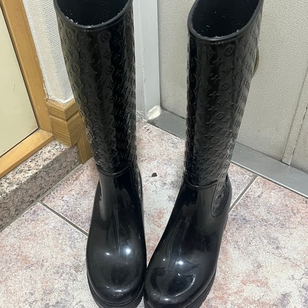 루이비통 모노그램 올블랙 레인부츠 37