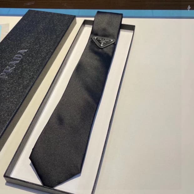 프라다 넥타이