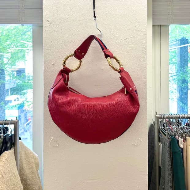 구찌 레드 페블드 하프문 밤부링 호보백