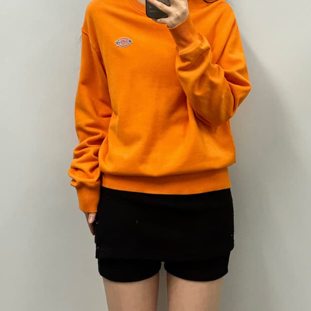 디키즈 자수로고 오렌지 맨투맨