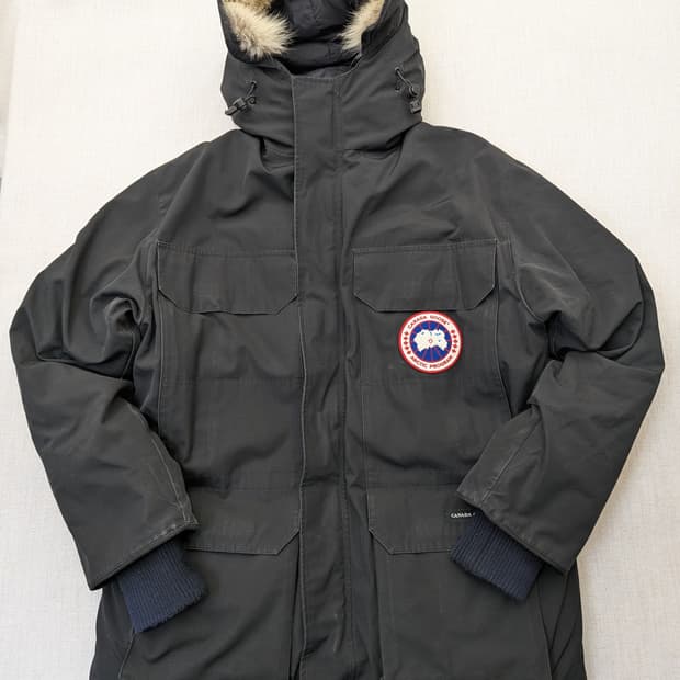 캐나다구스 블랙 패딩 점퍼