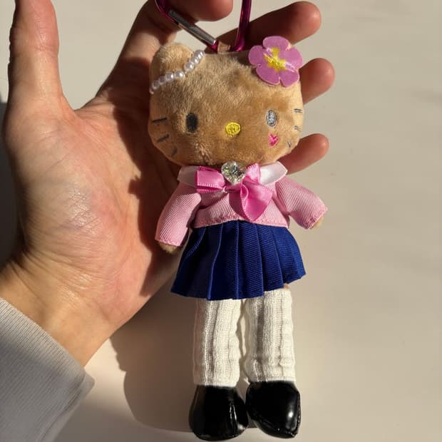 SUNBURN STUDENT KITTY KEY RING 헬로 키티 키링