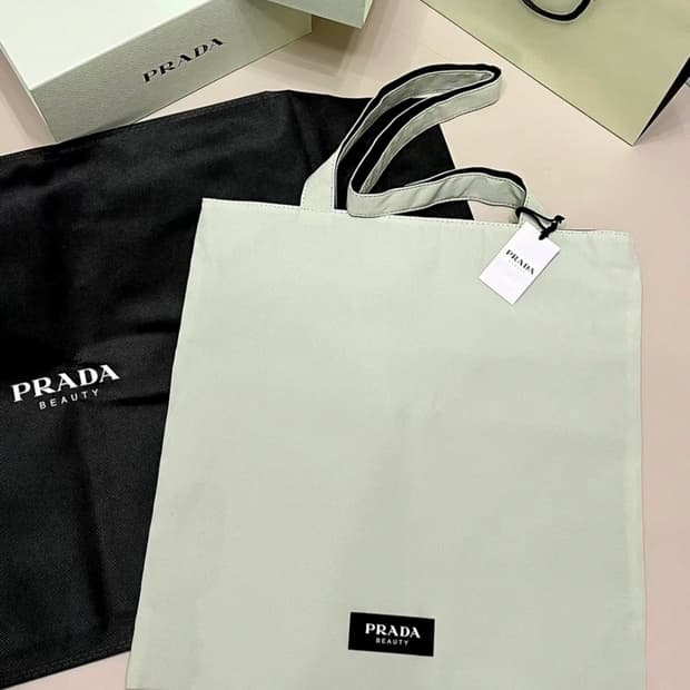 프라다 뷰티 리버서블(양면) 에코백 