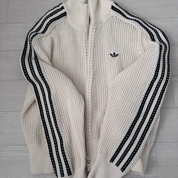 아디다스 크로셰 트랙탑