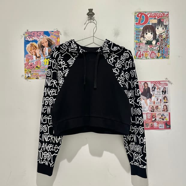 stussy woen black cropped hoodie 