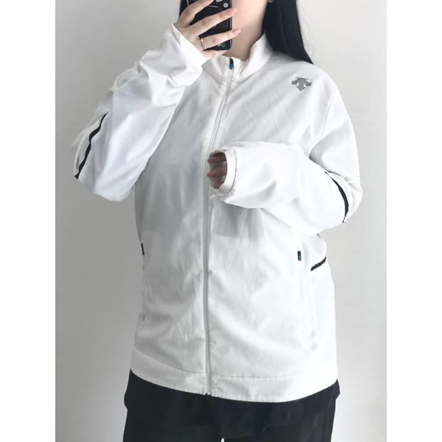 데상트 트레이닝 바람막이 105