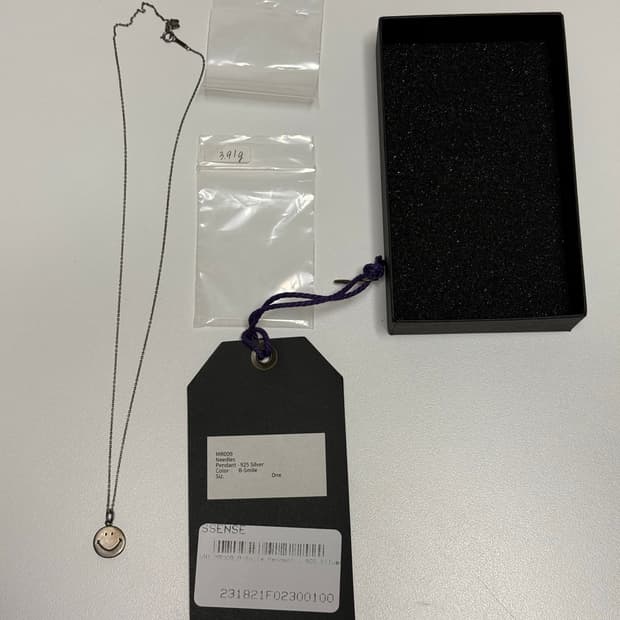 니들스 스마일 목걸이