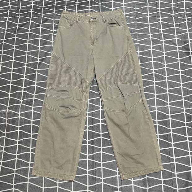 [새상품급] 에잇세컨즈 가먼트다잉 커브드 팬츠 카키 -80size-