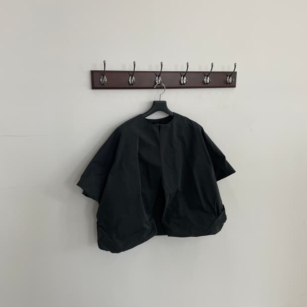 코스 폴리 오버핏 오픈 반팔 탑 아우터