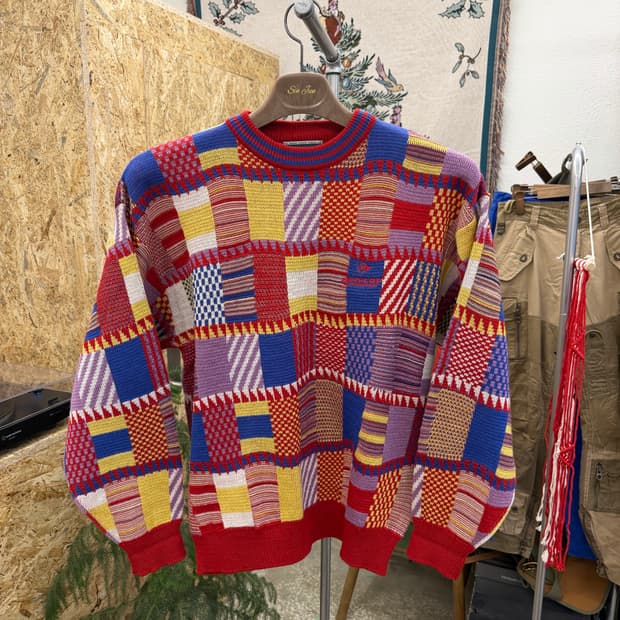 던롭 패치워크 라운드넥 니트