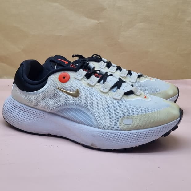 나이키 리액트 이스케이프런 여성운동화230