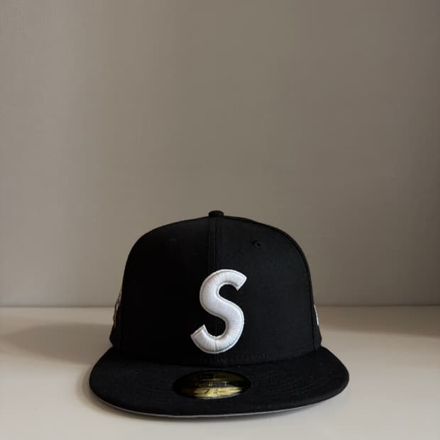 슈프림 리퍼 S 로고 뉴에라 블랙 - 25FW