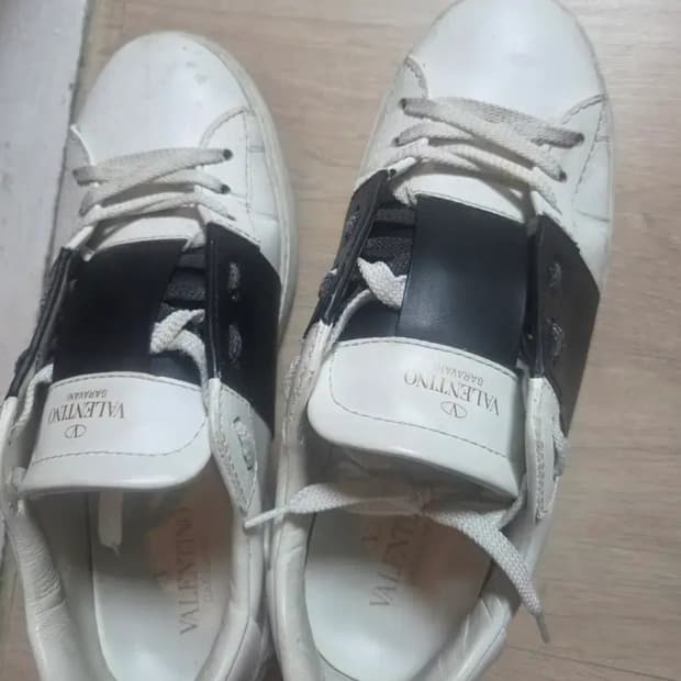발렌티노 락스터드 세척하면 새것됩니다