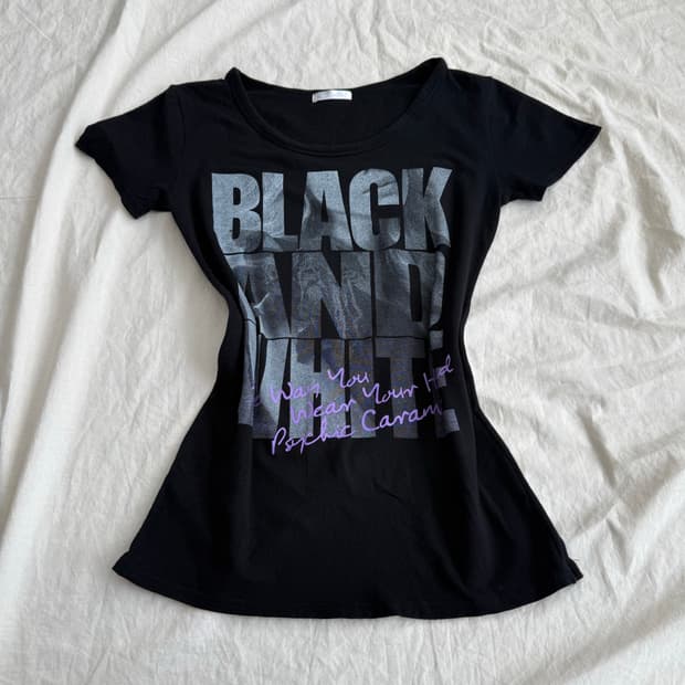 블랙 y2k 00’s 딱붙 프린팅 반팔