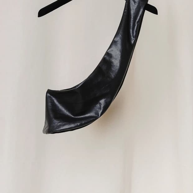 가브리엘라 콜 가먼츠 레더 스몰 크로스 백