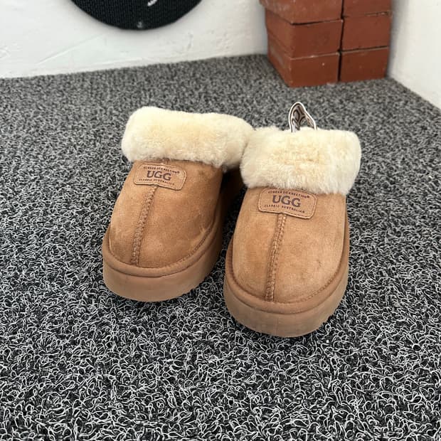 UGG 어그 브라운 슬리퍼 