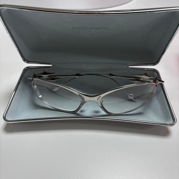 젠틀몬스터 볼드컬렉션 ytt02