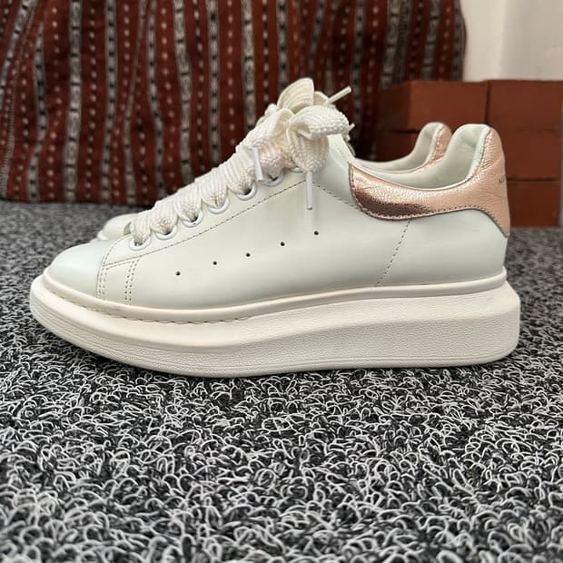 알렉산더 맥퀸 오버솔 스니커즈 37/240