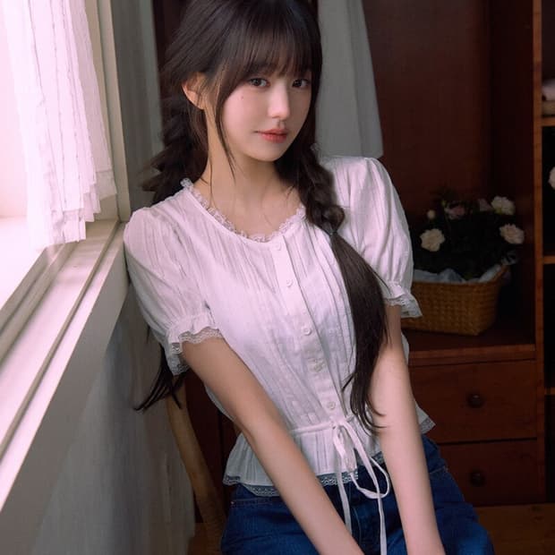 로라로라 장원영 블라우스 FRILL SHIRRING BLOUSE WHIT