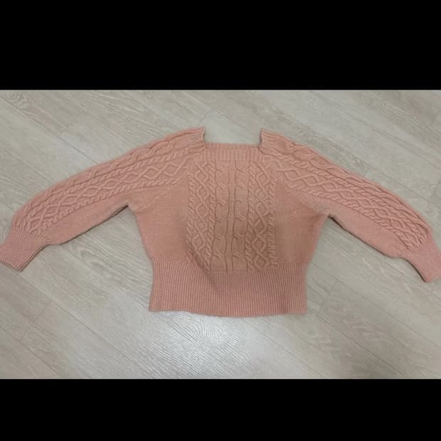 핑크 꽈배기 니트 스웨터