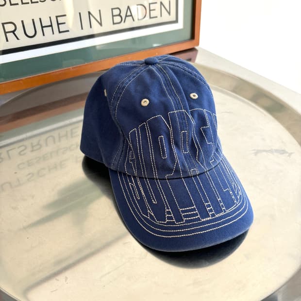 Supreme 스티치 로고 포인트 캡